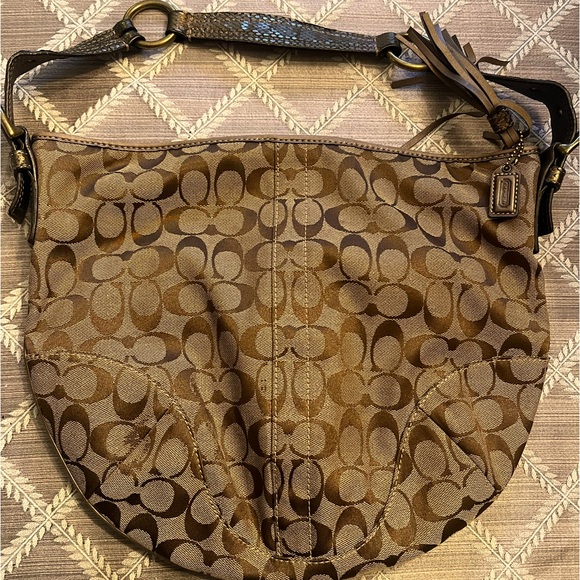 Coach Handbags - EUC Vintage Coach Purse